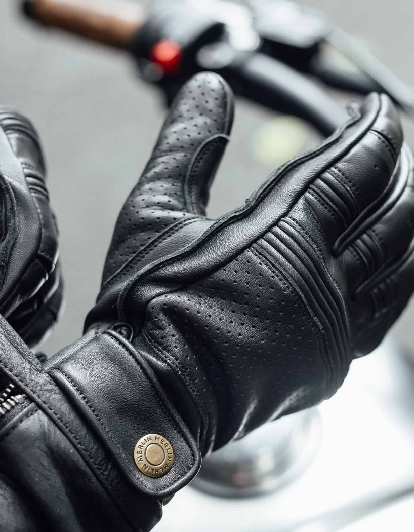 Leigh-Glove-Black-Lifestyle-1